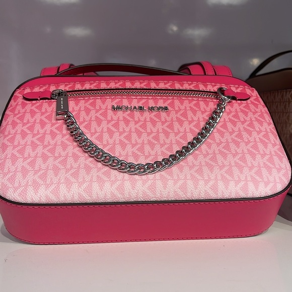 Michael Kors Jet Set Large Ombré Signature Logo EW Crossbody Body
Dragonfuit
NWT - Picture 9 of 13